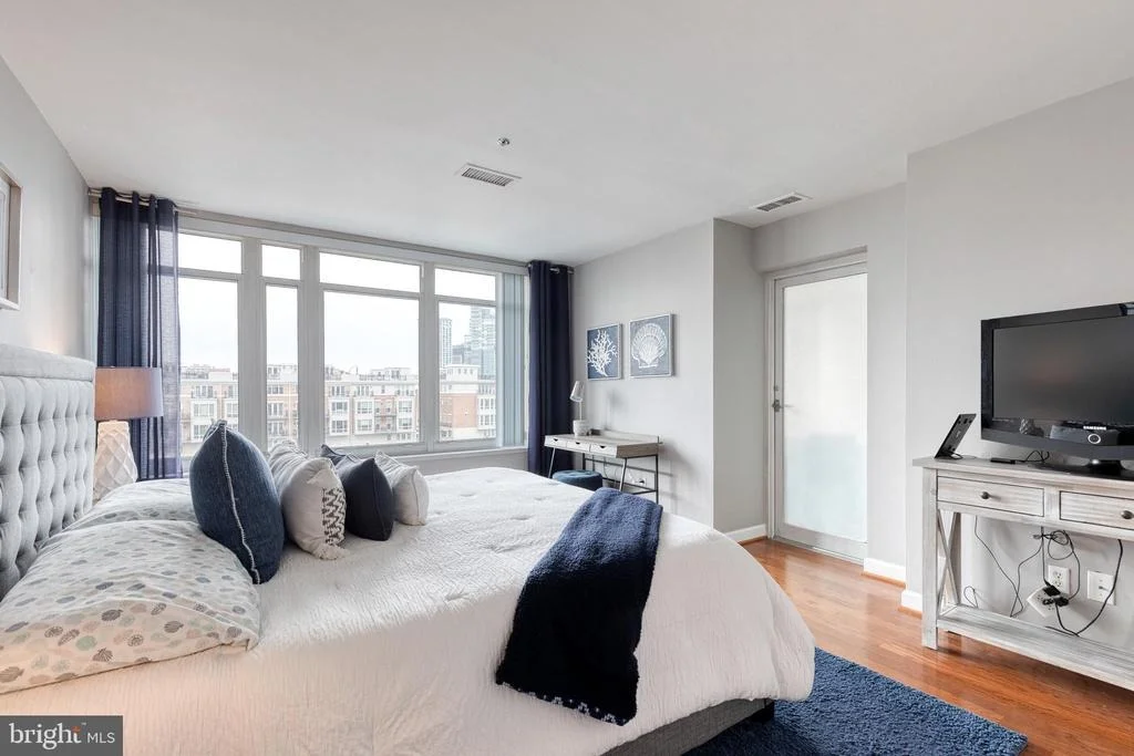 Photo of Unit 305 at 100 HARBORVIEW DRIVE