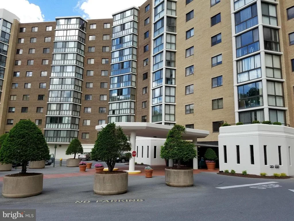 Photo of Unit 4922 at 15100 INTERLACHEN DRIVE