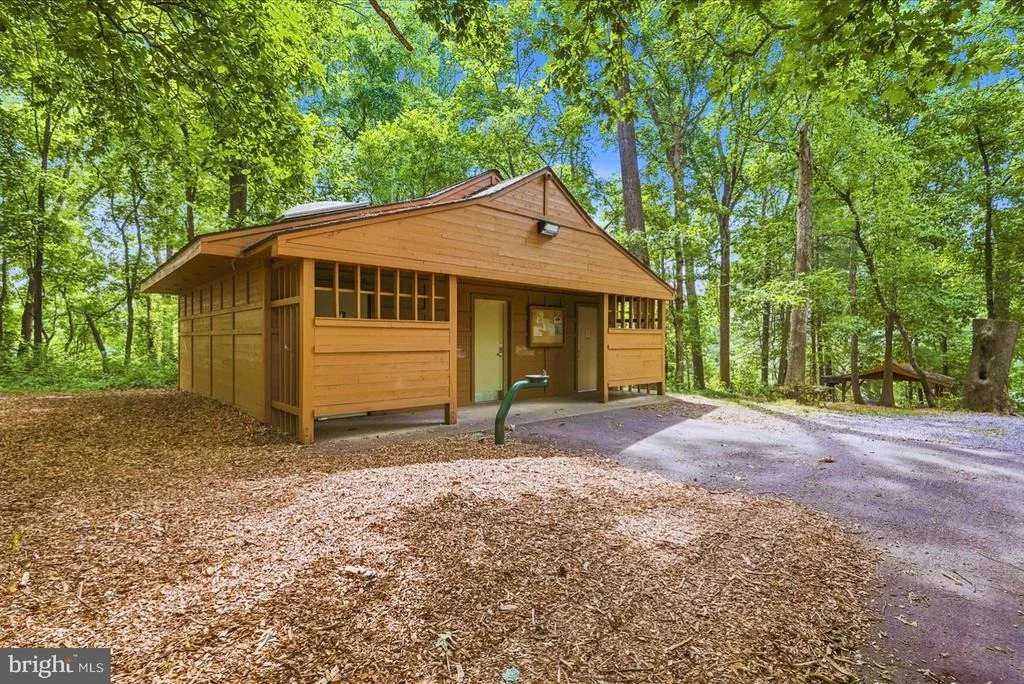 Photo of 5904 MUNCASTER MILL ROAD