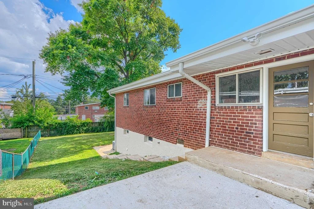 Photo of 2421 FOREST GREEN ROAD