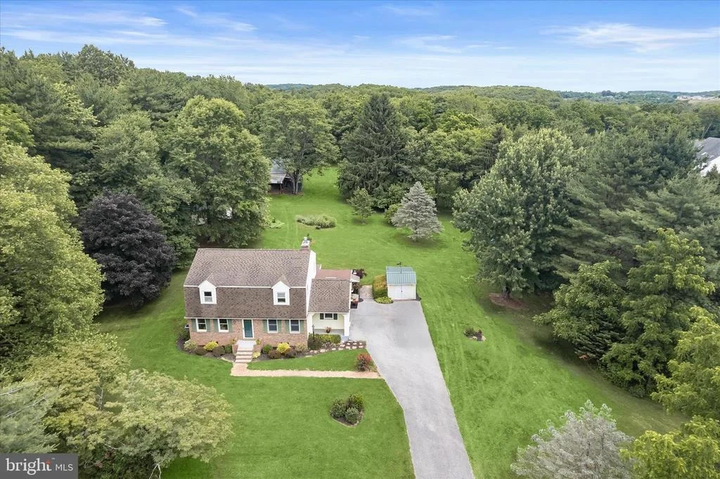 Photo of 2319 BRADDOCK ROAD