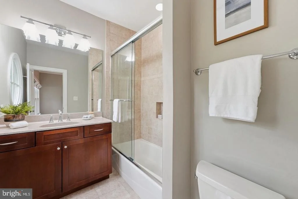 Photo of 4462 MACARTHUR BOULEVARD NW