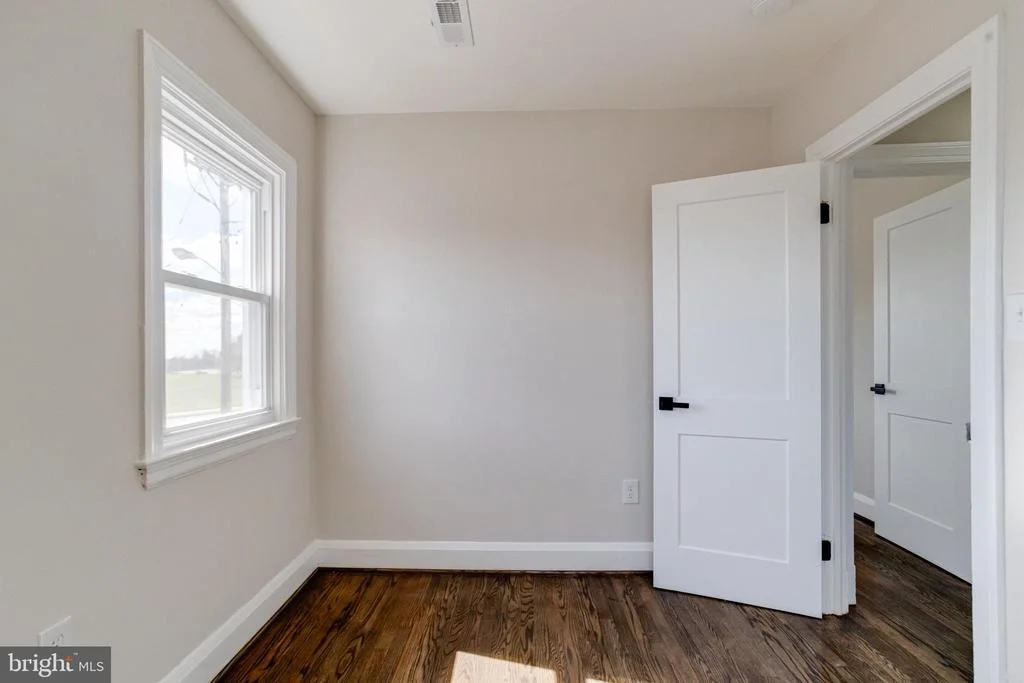 Photo of 605 WALNUT AVENUE