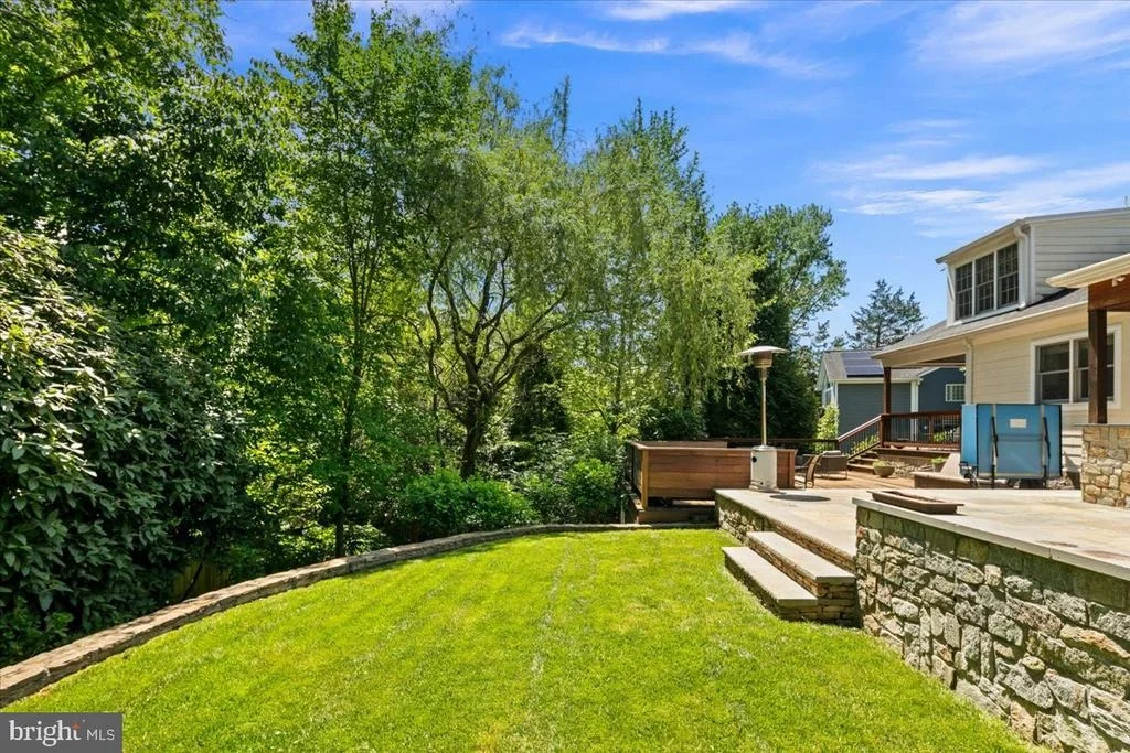 Photo of 6413 KENHOWE DRIVE