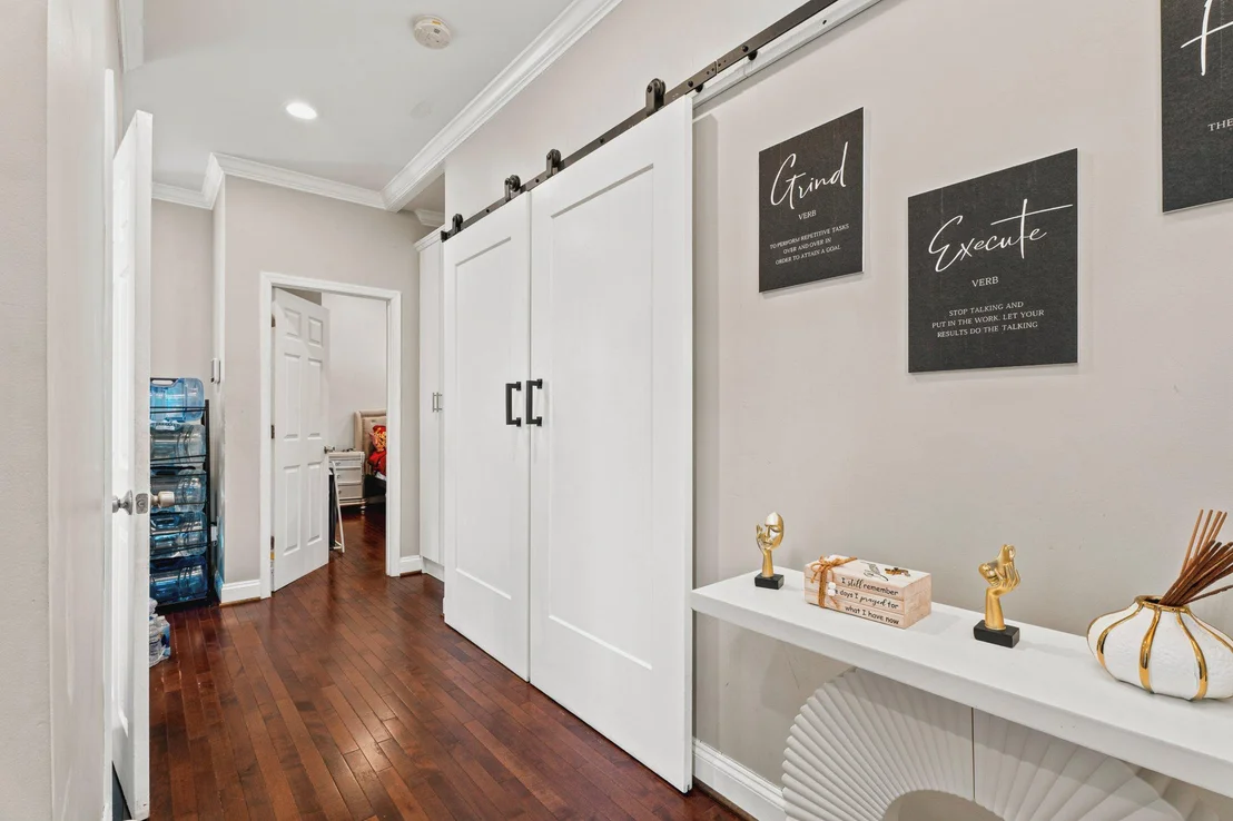 Photo of 4501 FOREST VIEW AVENUE