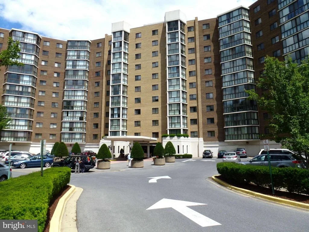 Photo of Unit 803 at 15100 INTERLACHEN DRIVE
