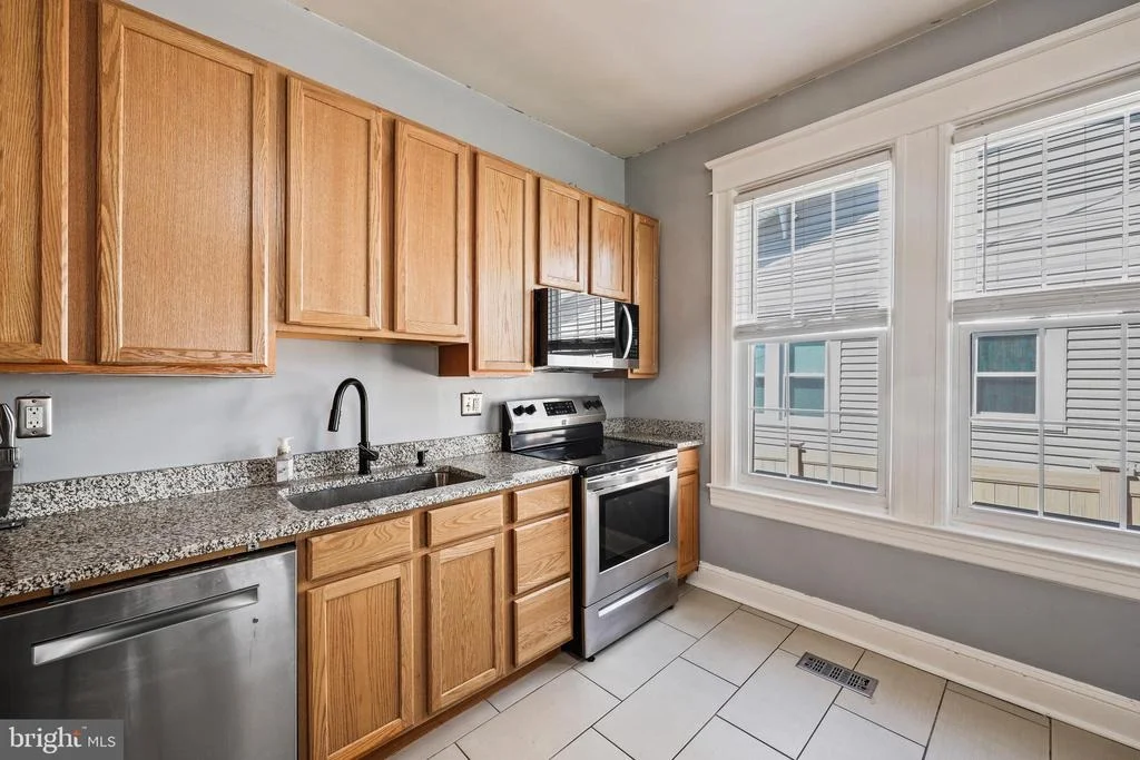 Photo of 1014 LEEDS AVENUE