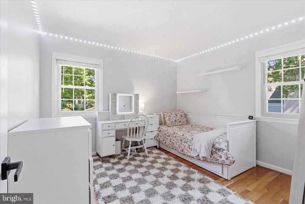 Photo of 8604 RIVERSIDE ROAD