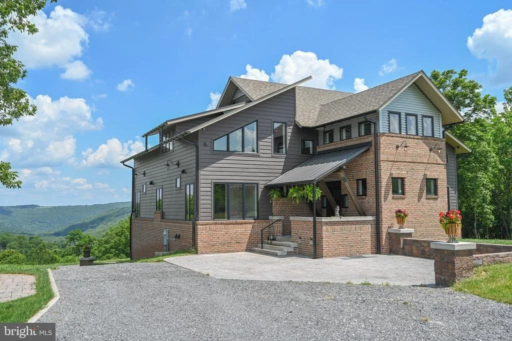 Photo of 415 NAZELROD ROAD