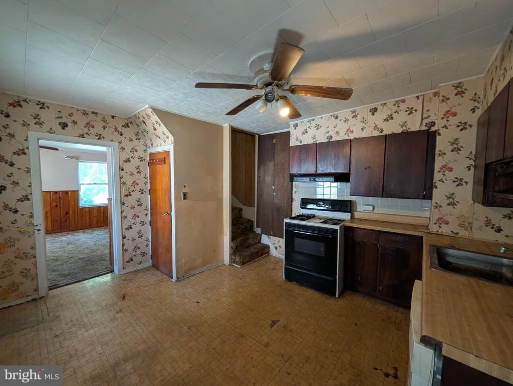 Photo of 6090 FALLS ROAD