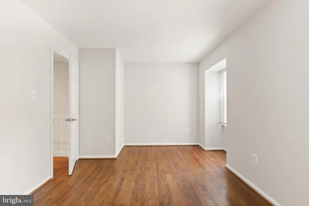 Photo of 2037 DURAND DRIVE