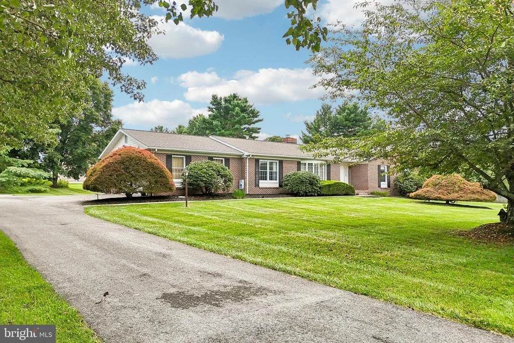 Photo of 2215 CHEROKEE DRIVE