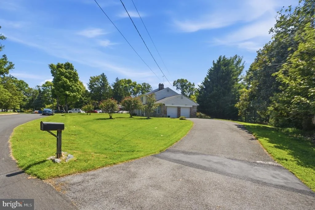 Photo of 2400 E GATE DRIVE