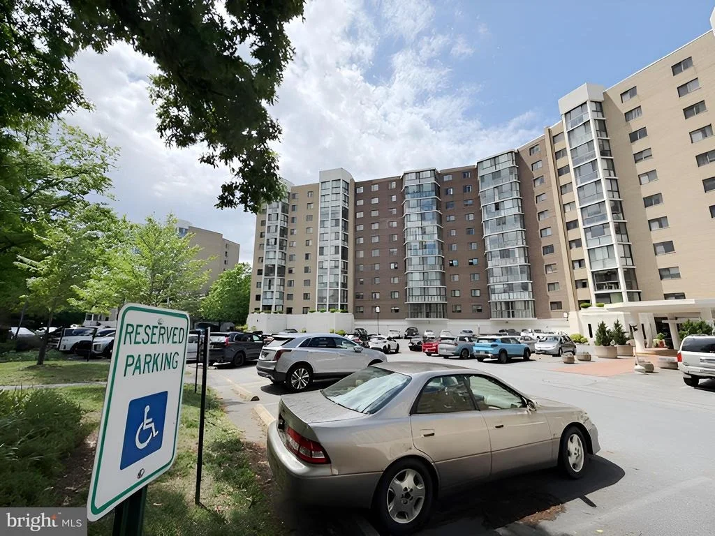 Photo of Unit 3902 at 15115 INTERLACHEN DRIVE