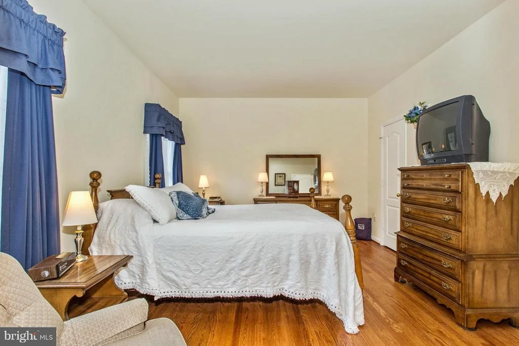 Photo of 2562 BEAR DEN ROAD
