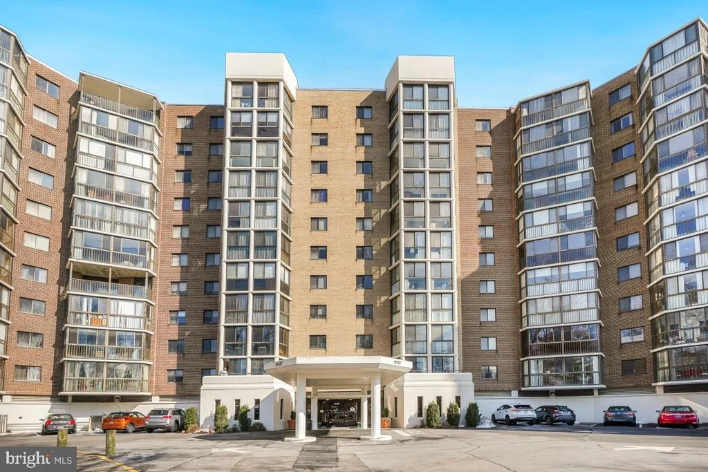 Photo of Unit 2716 at 15107 INTERLACHEN DRIVE