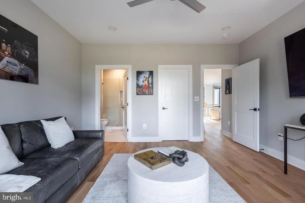 Photo of 6884 CHURCHILL ROAD