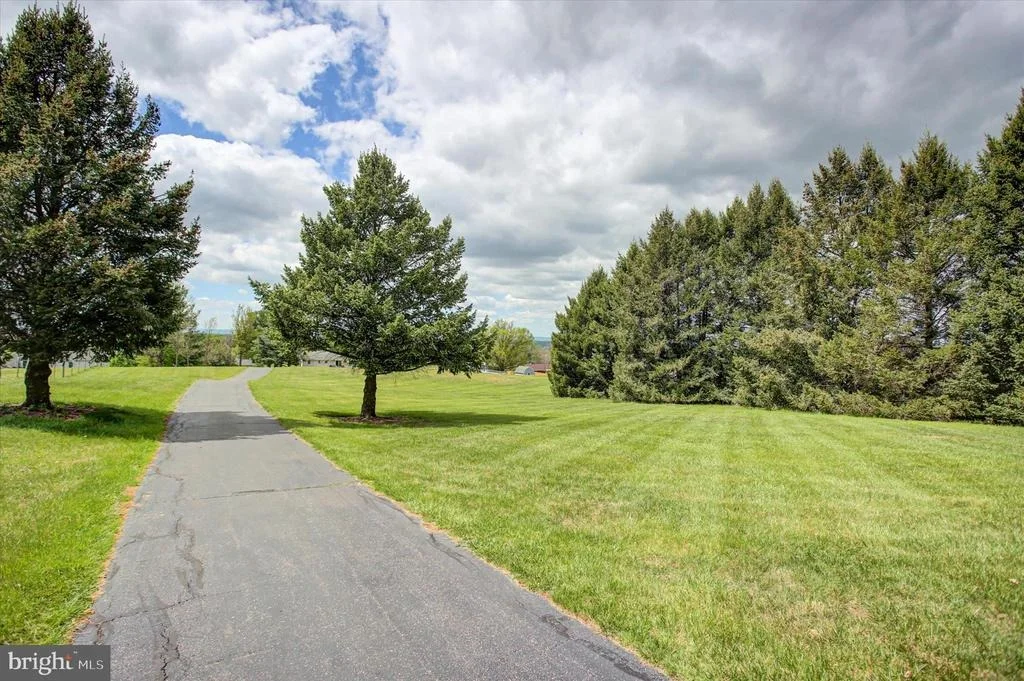Photo of 8001 MAPLEVILLE ROAD