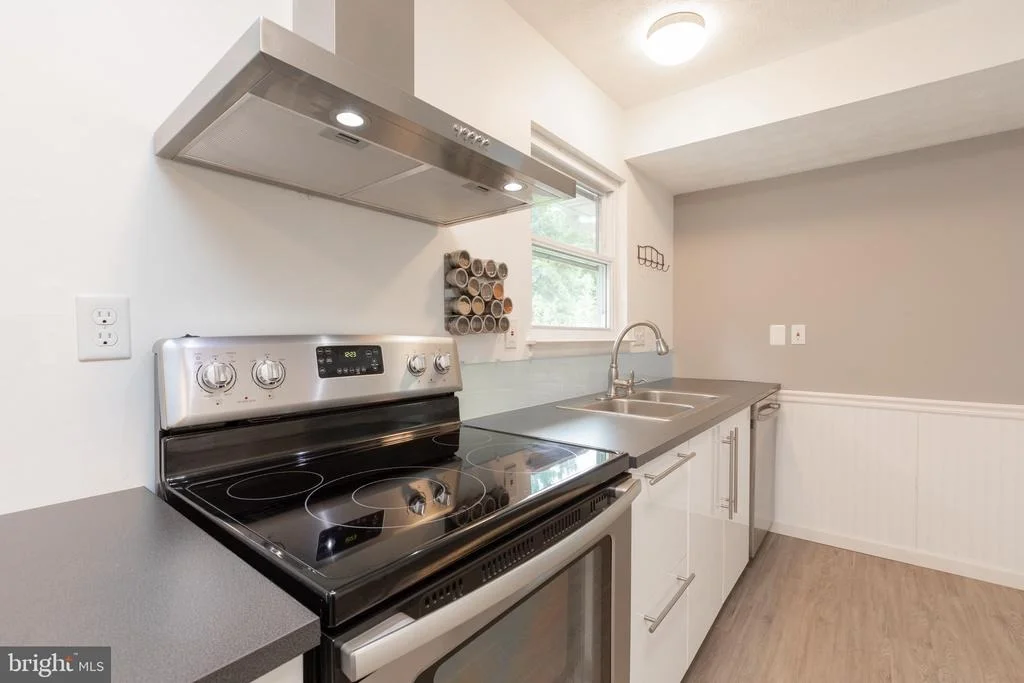 Photo of 706 UNIVERSITY DRIVE