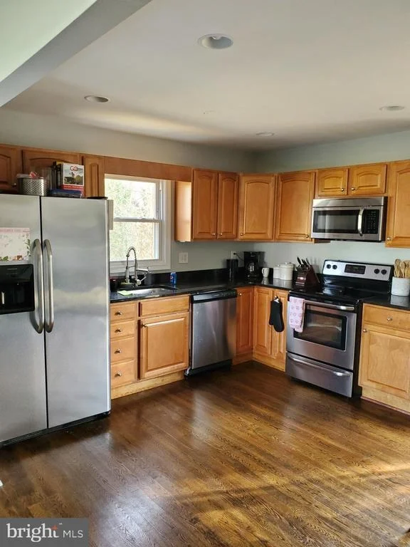 Photo of 6111 DEN LEE DRIVE