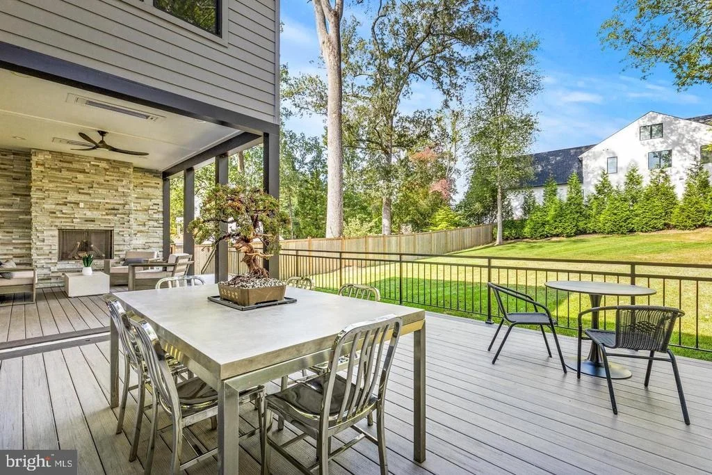 Photo of 6884 CHURCHILL ROAD