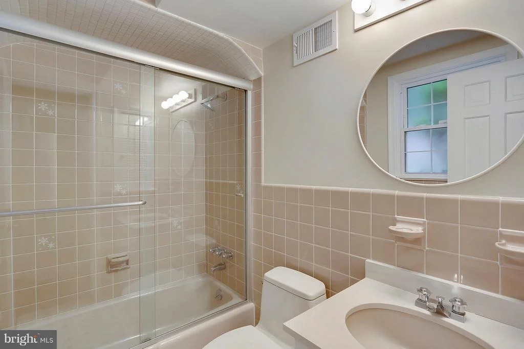 Photo of 2124 EDGEWATER PARKWAY