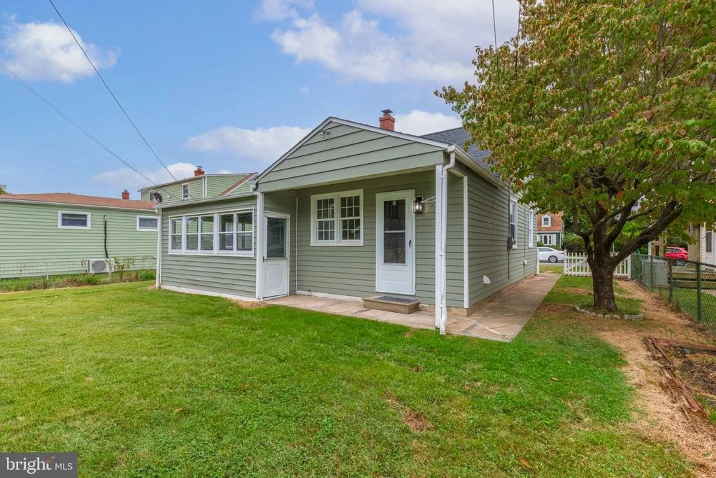 Photo of 8202 LONGPOINT ROAD