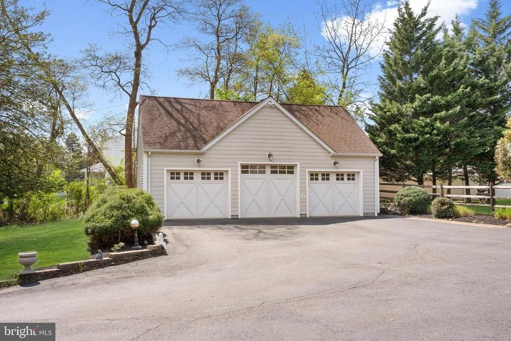 Photo of 682 WHIRLAWAY DRIVE