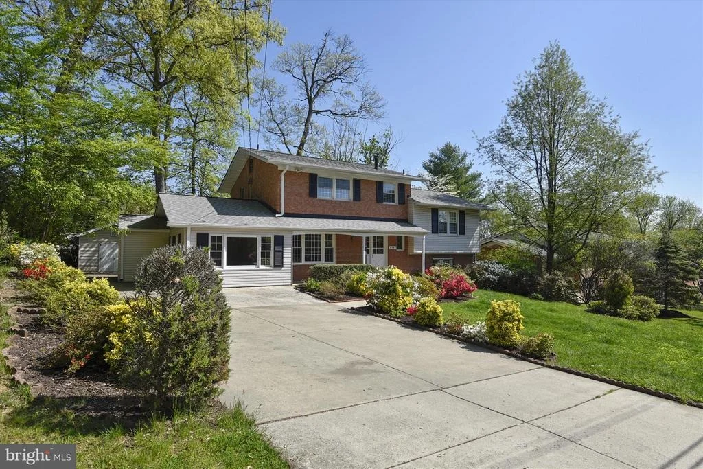 Photo of 8305 RAYMOND LANE