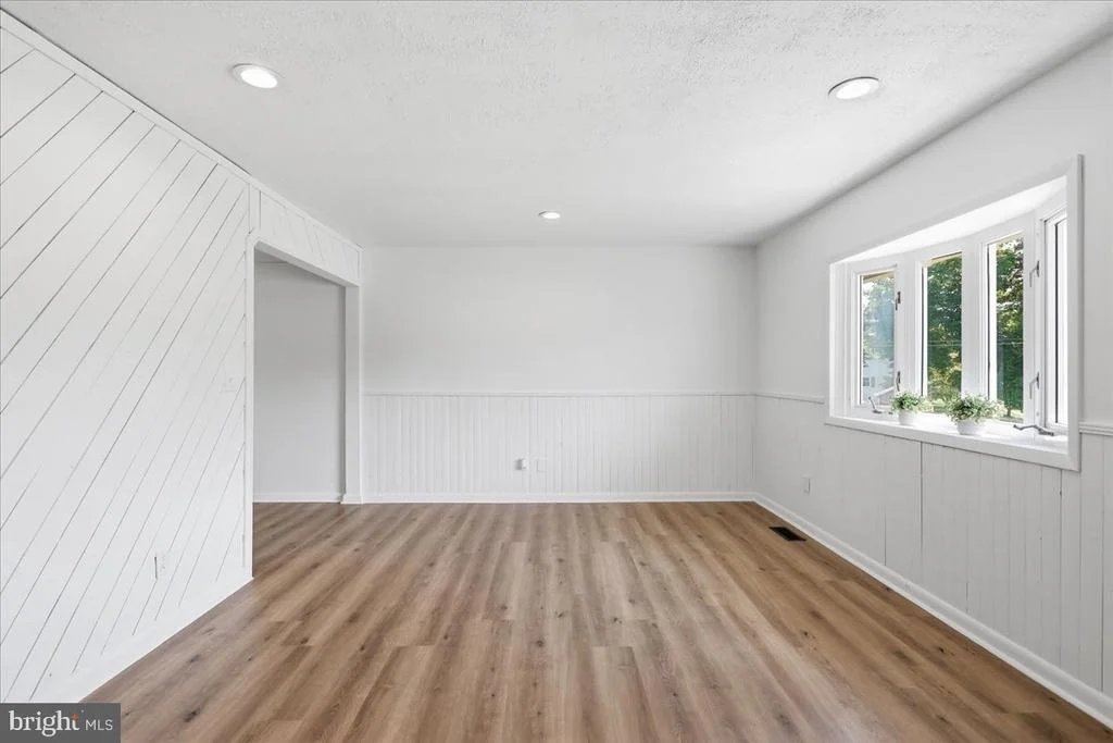 Photo of 1405 OUTER DRIVE