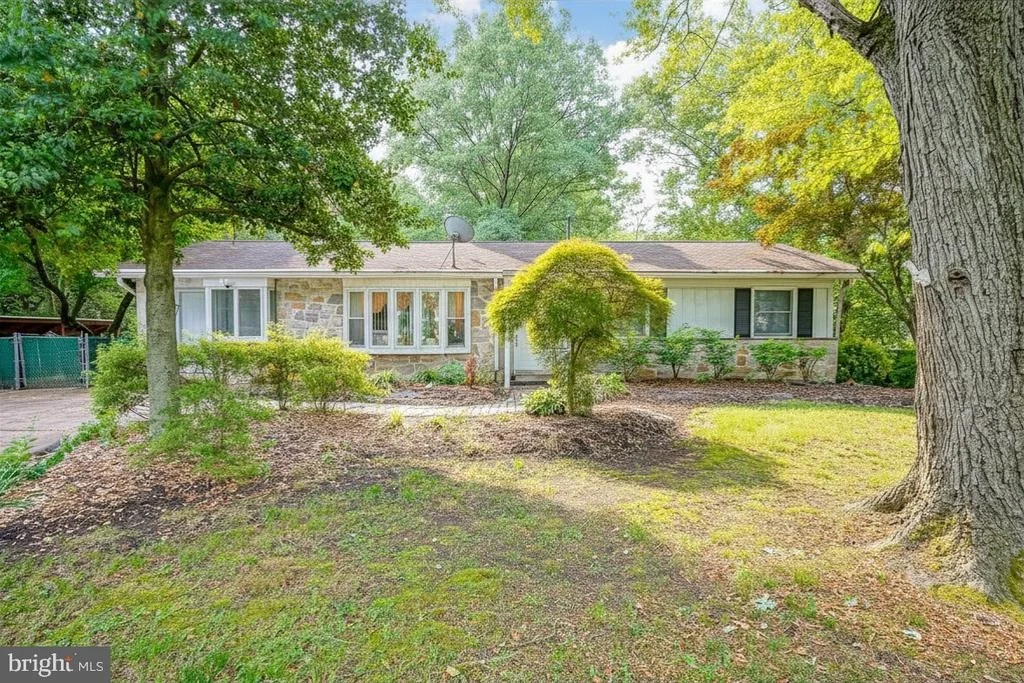 Photo of 2313 BRANCH PIKE