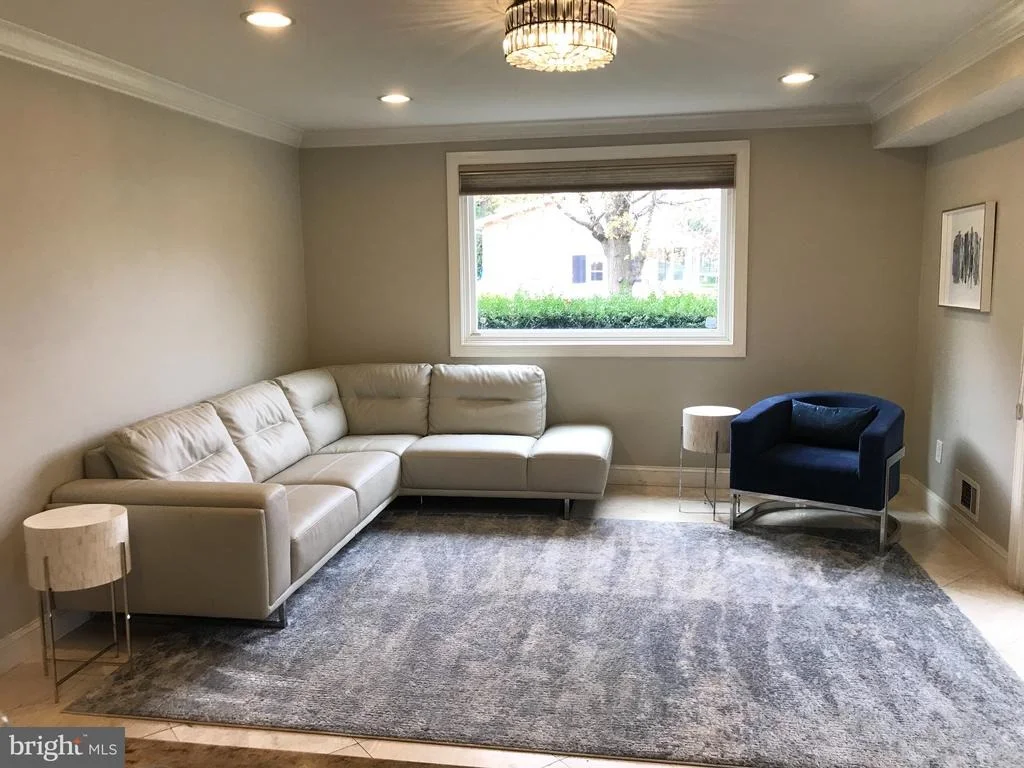 Photo of 800 HILLSBORO DRIVE