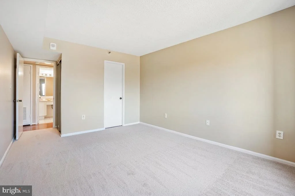 Photo of Unit 2716 at 15107 INTERLACHEN DRIVE