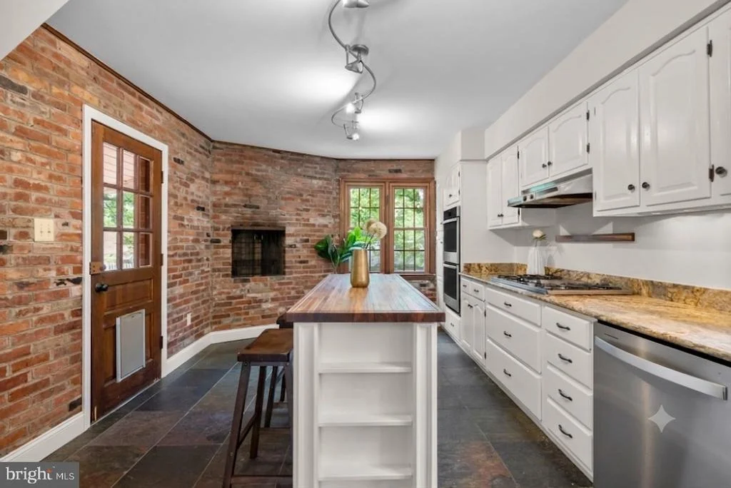 Photo of 1111 MEURILEE LANE