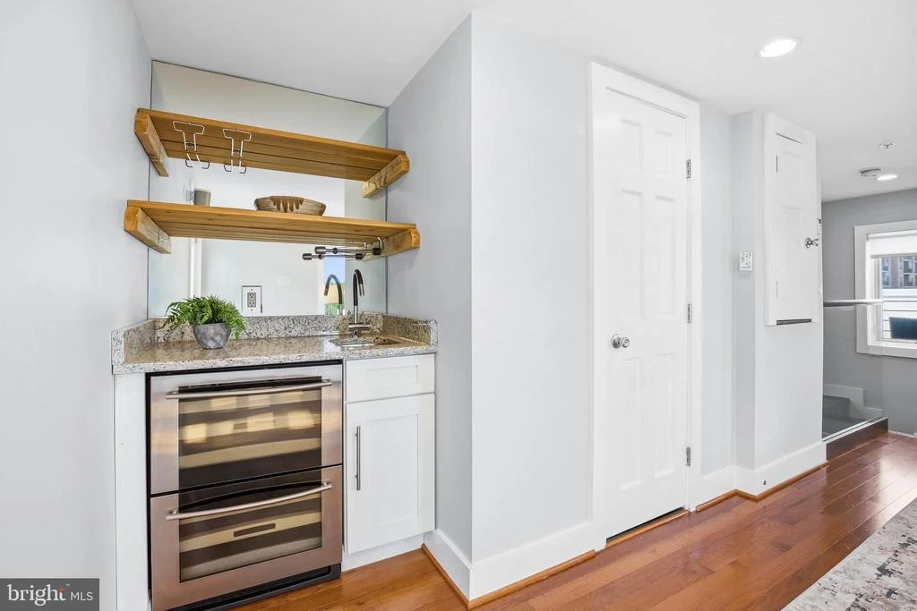 Photo of 915 3RD STREET NE