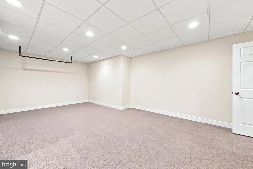 Photo of 646 ALBERTSON ROAD