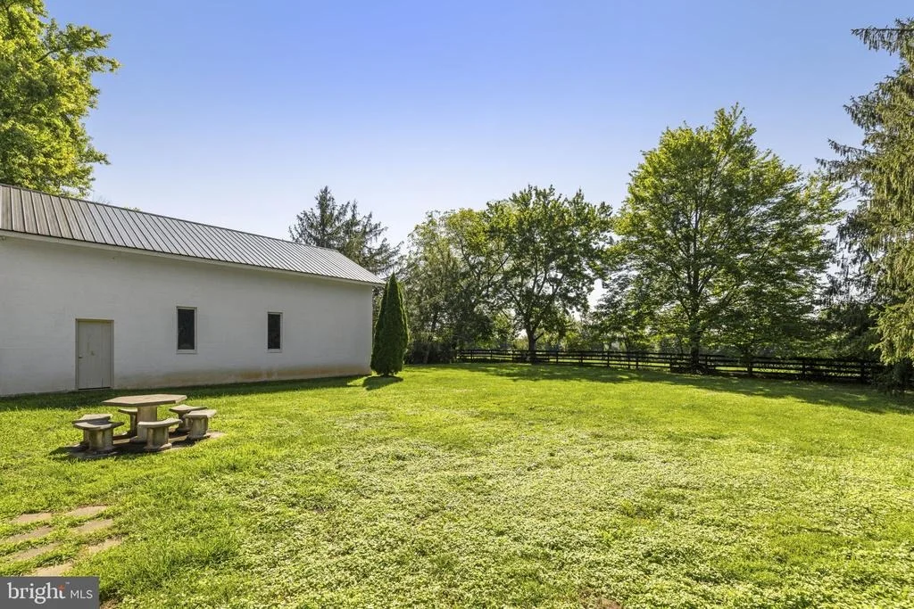 Photo of 21088 UNISON ROAD