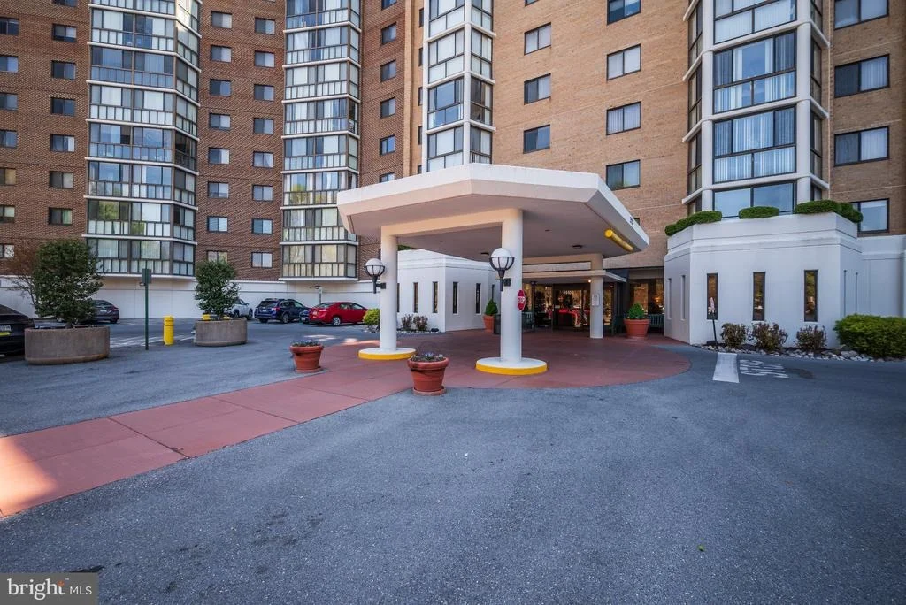 Photo of Unit 4521 at 15100 INTERLACHEN DRIVE