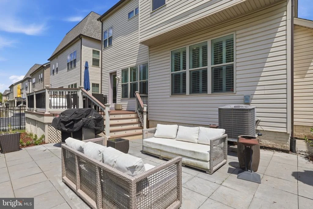 Photo of 20623 HOLYOKE DRIVE