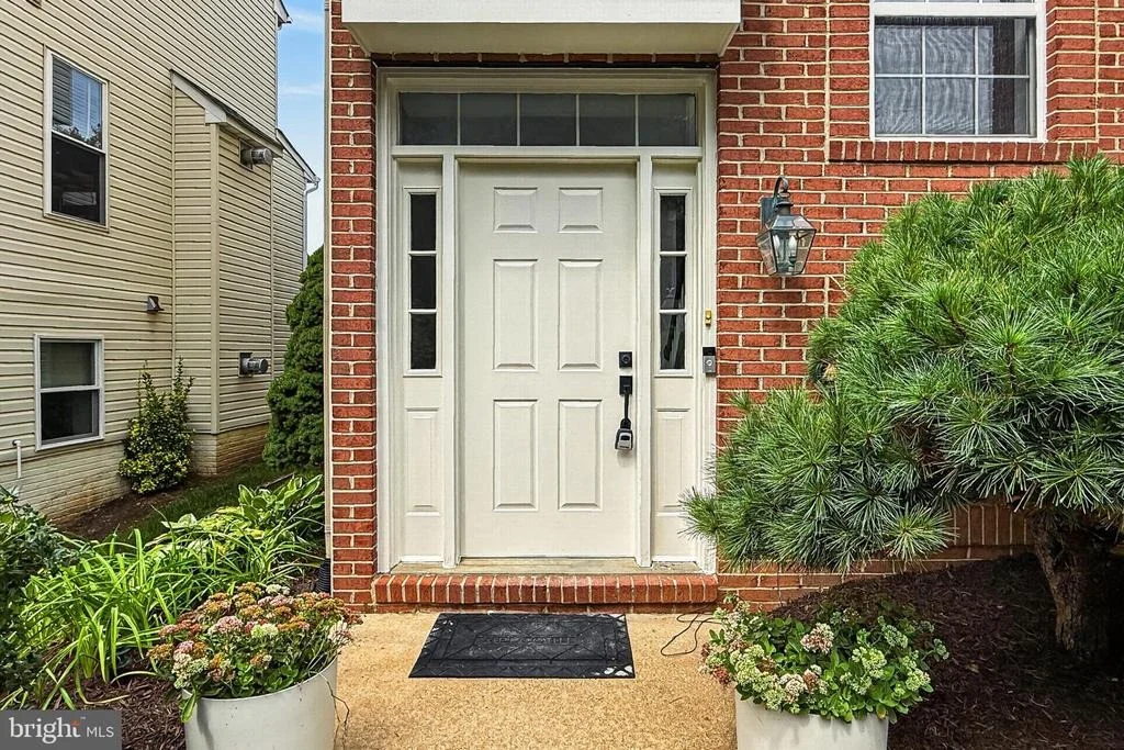 Photo of 8928 GARDEN GATE DRIVE