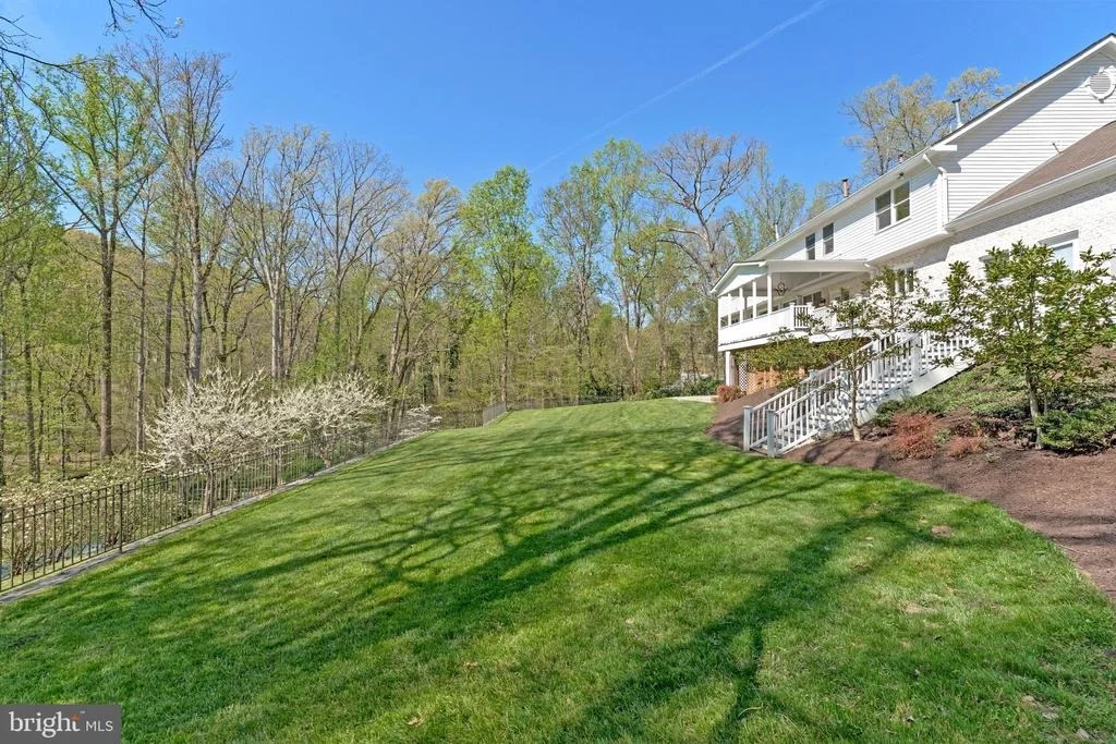 Photo of 8611 BROOK ROAD