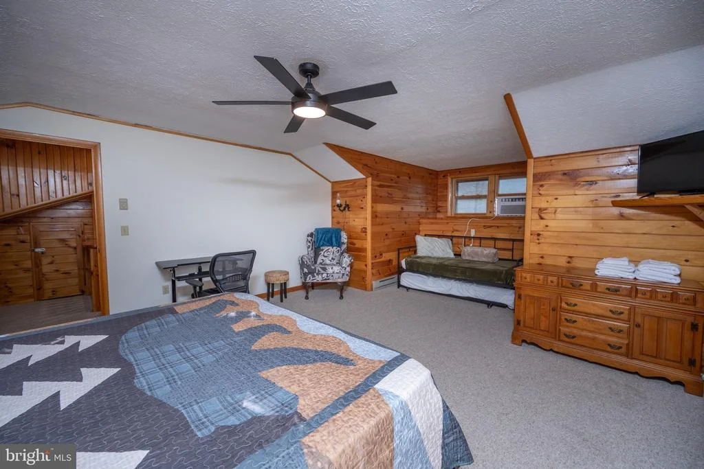 Photo of 526 GLEANINGS DRIVE