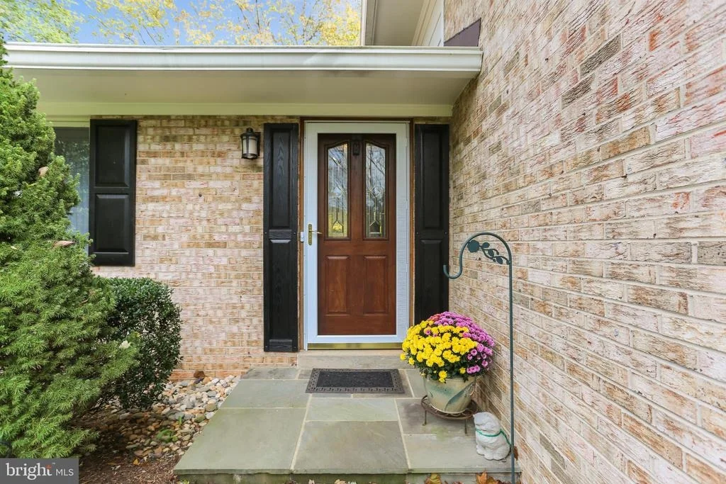 Photo of 19005 PLUMMER DRIVE