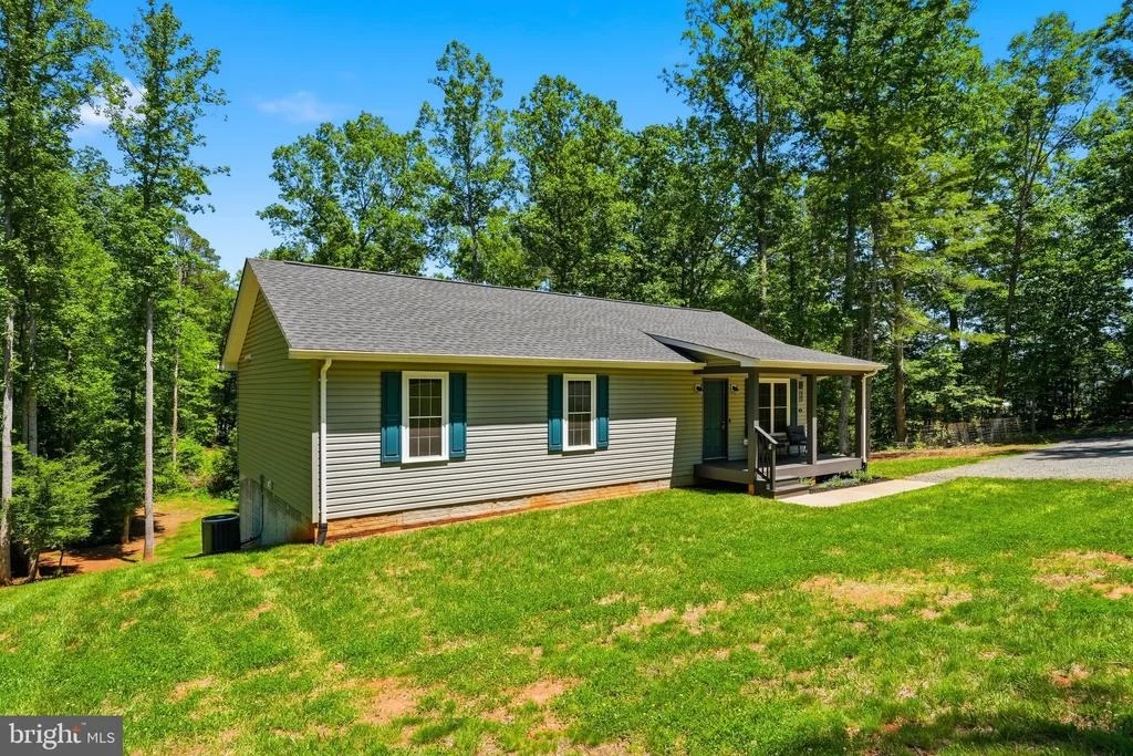 Photo of 898 SEVILLE RD.