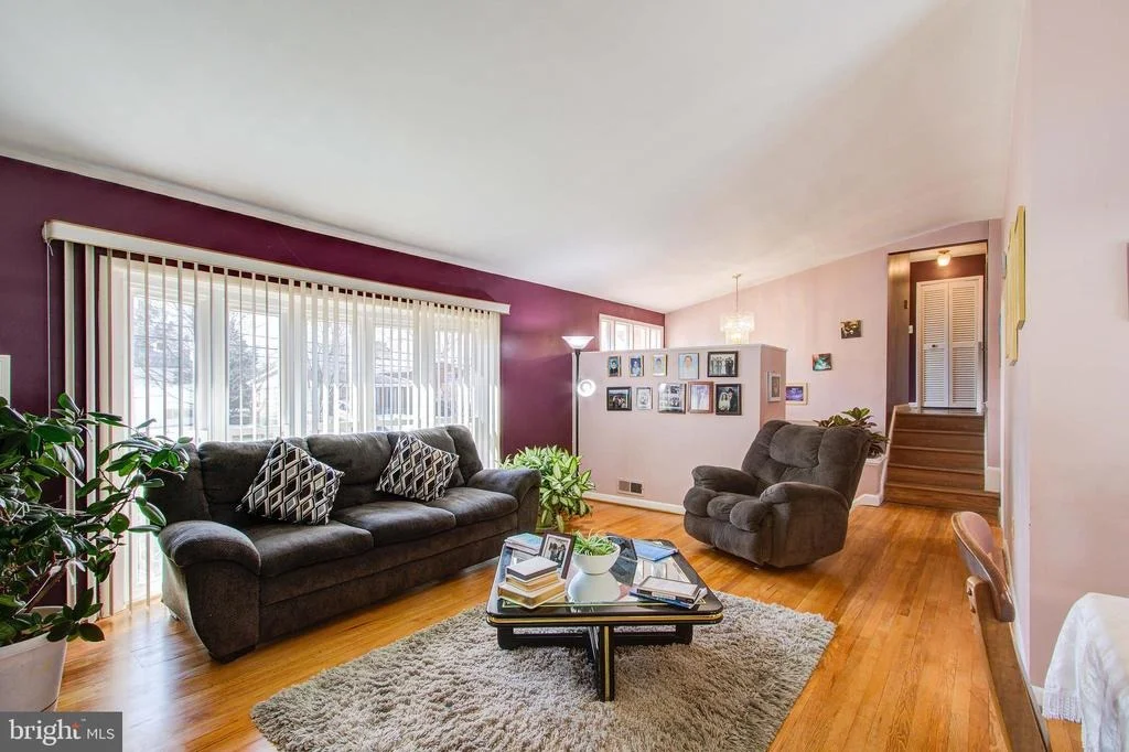 Photo of 606 BURNT MILLS AVENUE