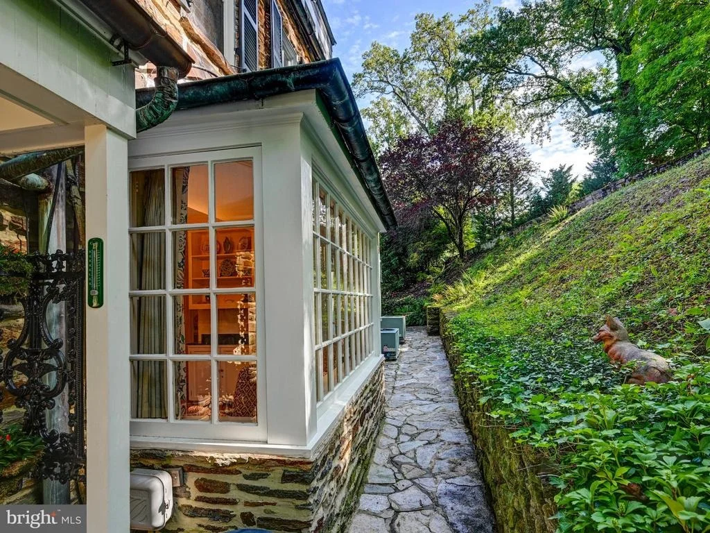 Photo of 1860 CIRCLE ROAD