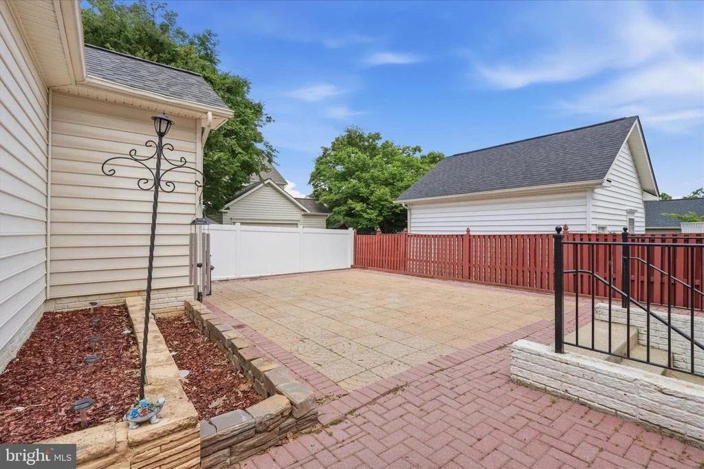 Photo of 23121 FREDERICK ROAD