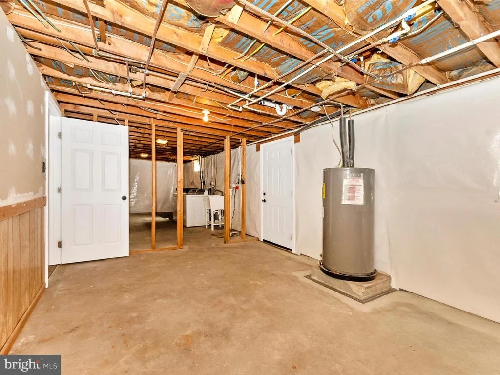 Photo of 2833 RODERICK ROAD