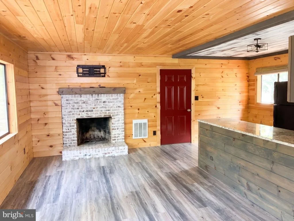 Photo of 816 HILLTOP LANE