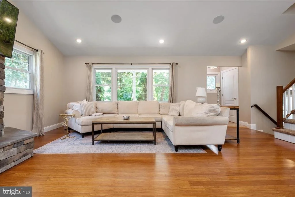 Photo of 1134 VALLEY DRIVE